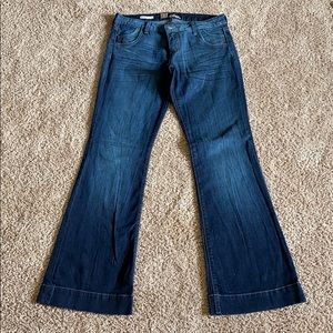 Like new Kut from the Kloth Maggy Flare Jean sz 8